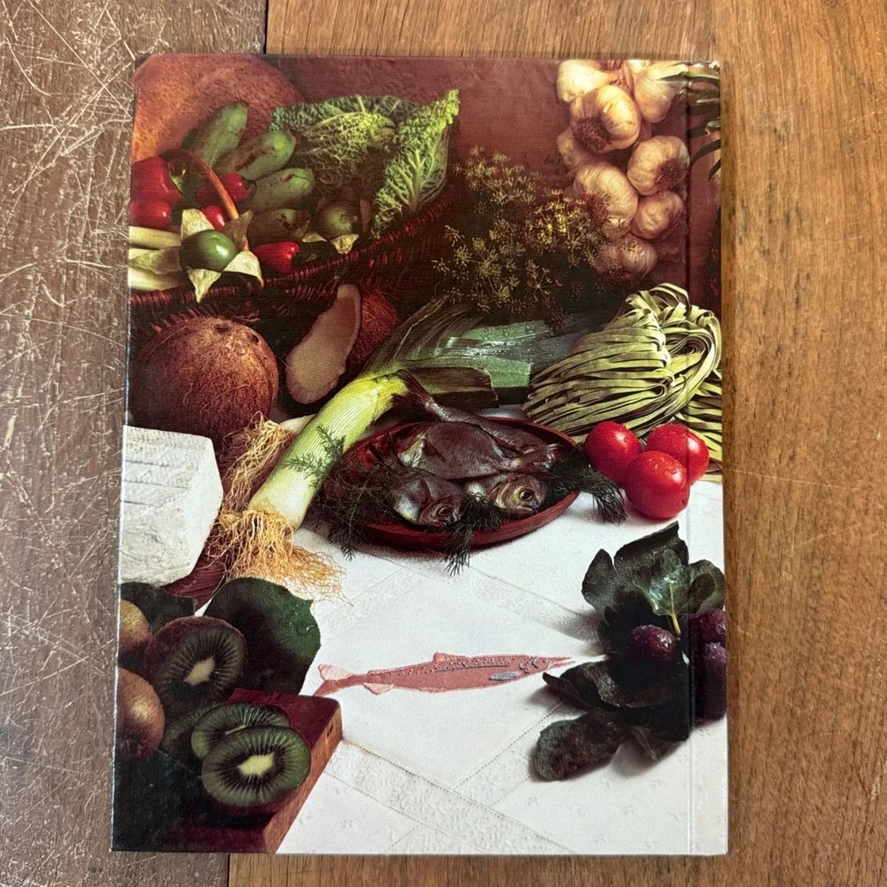 Avon‎ International Cookbook Winning Recipes from Avon Representatives